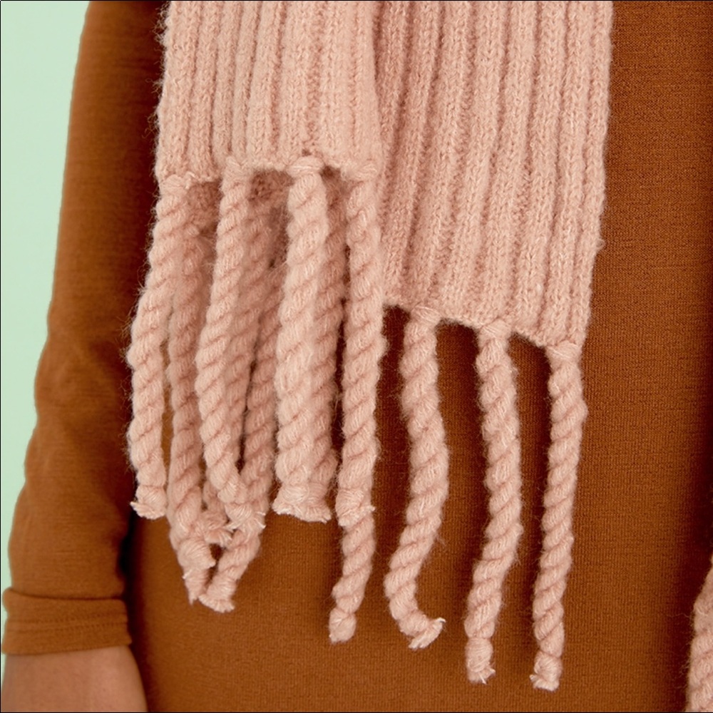 Plush Oversized Ribbed Scarf - Picture 4 of 6